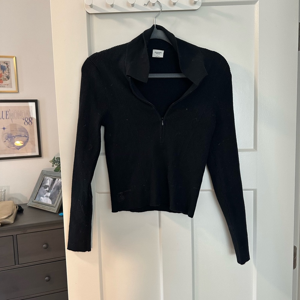 Abercrombie and Fitch Fitted quarter zip sweater